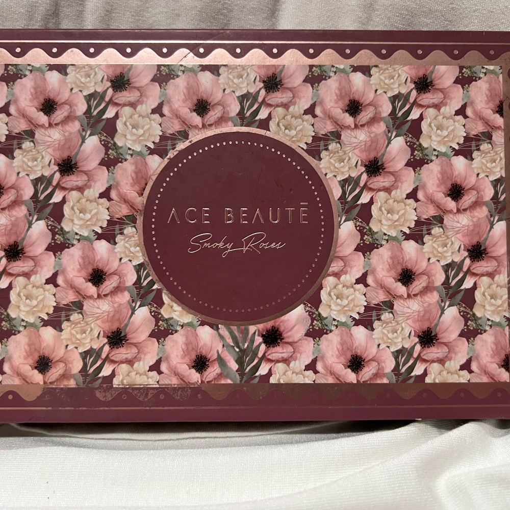 Ace Beauté Floral Eyeshadow Palette